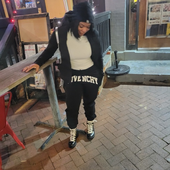 Givenchy sweatpants - Picture 2 of 2